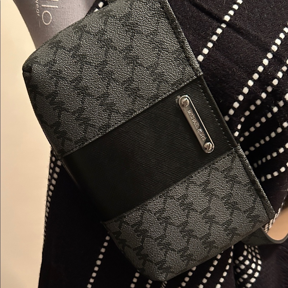 Michael Kors Black Patterned Crossbody Belt bag - Picture 2 of 16